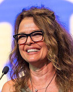 Dina Meyer