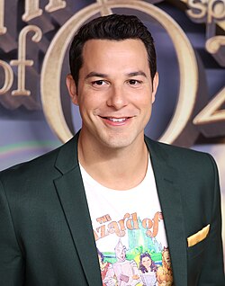 Skylar Astin