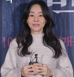 Yunjin Kim